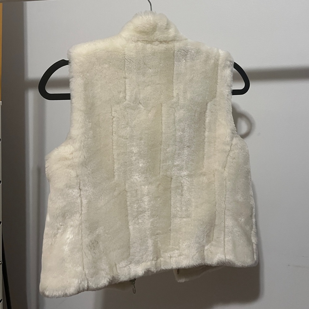Loft White Faux Fur Vest - Picture 2 of 4